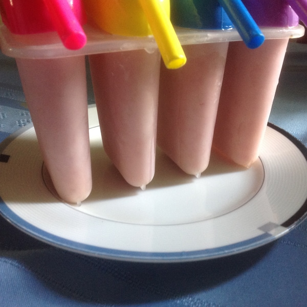 strawberry banana yogurt popsicles